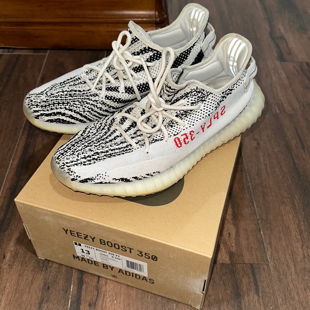 Used YEEZY 350 V2 zebra
